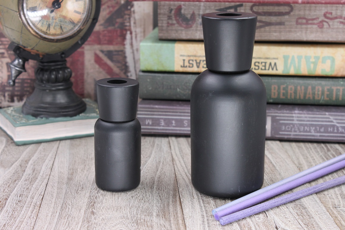 Matt paint Black Round glass reed diffuser bottle with cover